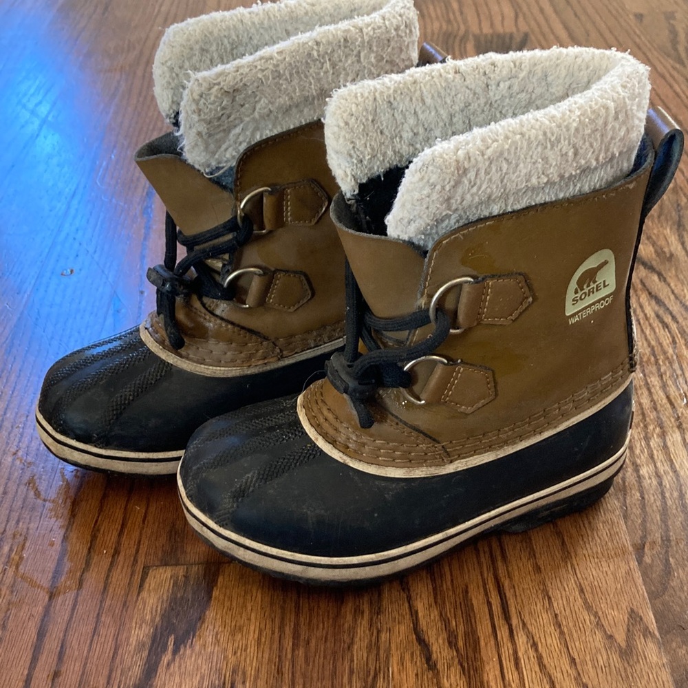 Sorel Kids' Tan and Black Snow Boots size 13 removable liner leather waterproof